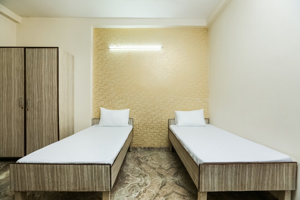 OYO LIFE NOD628 Nr Amity University, Noida City, Noida