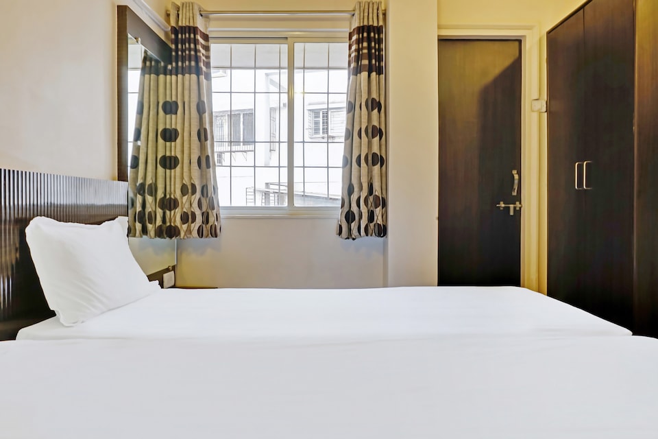 SPOT ON 41223 Rose Lodge, Pune Railway Station, Pune