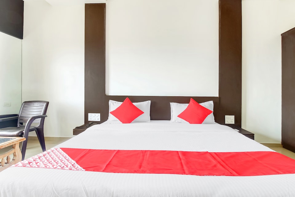 OYO 41229 New Shivpark And Lodging, Solapur, Solapur