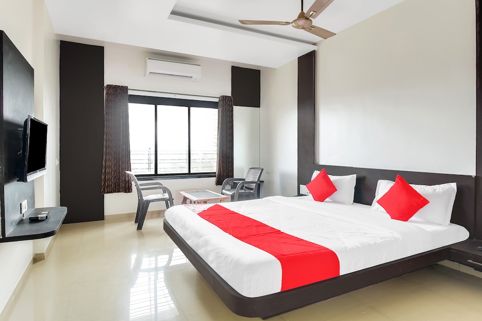 OYO 41229 New Shivpark And Lodging, Solapur, Solapur