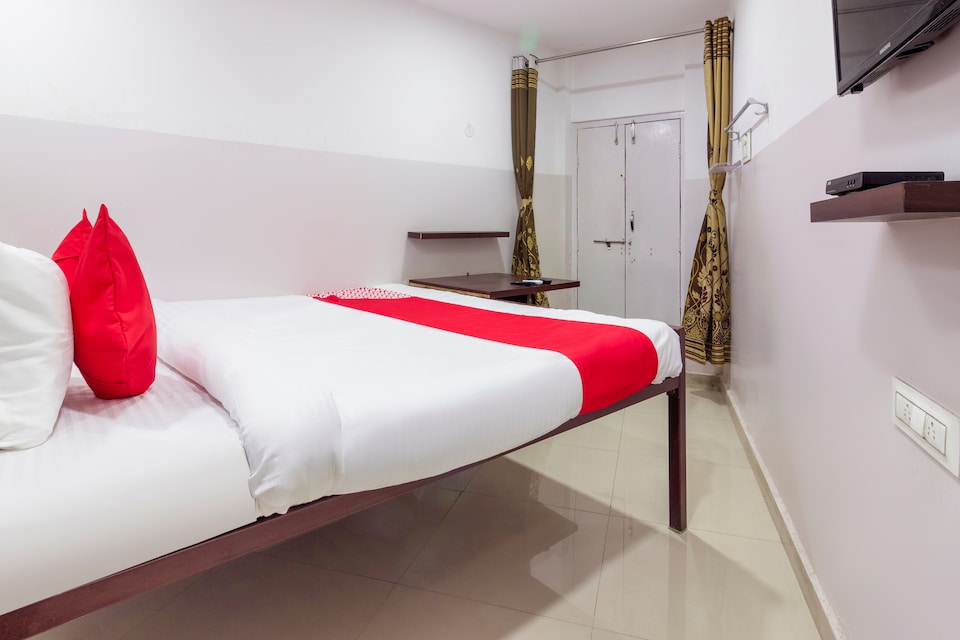 OYO 41321 Sai Dwaraka Lodge, Begumpet, Hyderabad