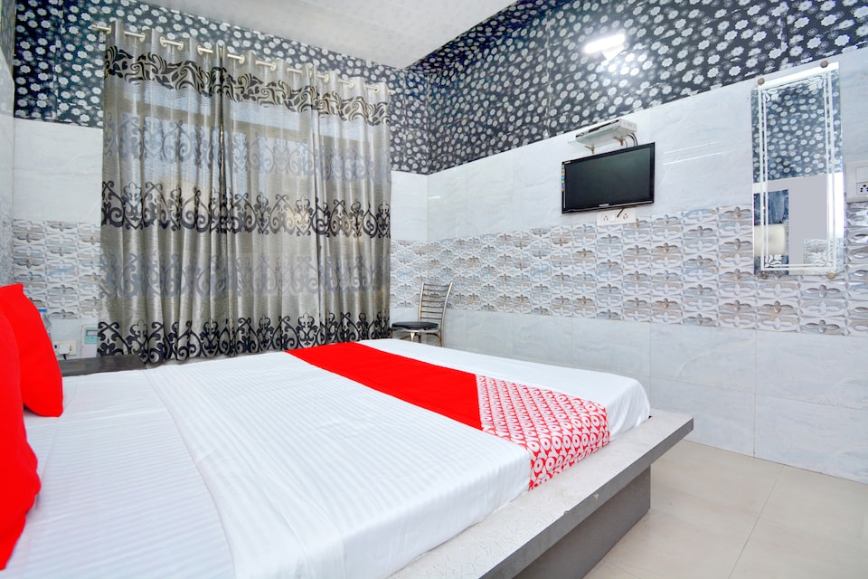 OYO 41344 Grand Hitesh, Amritsar Bus Stand, Amritsar