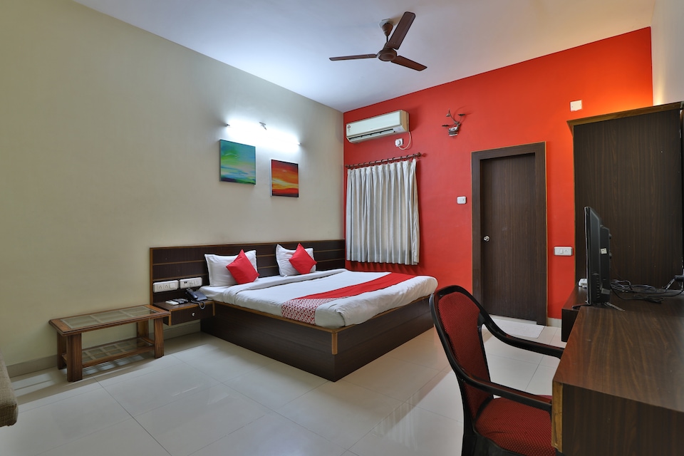OYO 41352 The Hotel By  Summair Sports Club, Jamnagar, Jamnagar