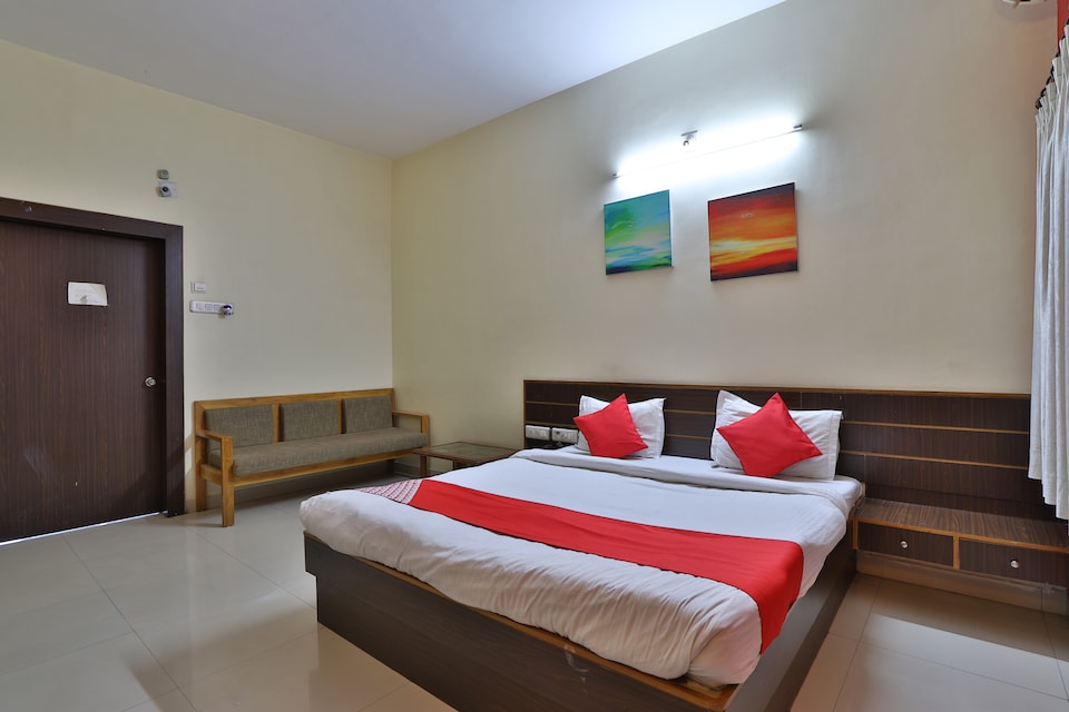 OYO 41352 The Hotel By  Summair Sports Club, Jamnagar, Jamnagar