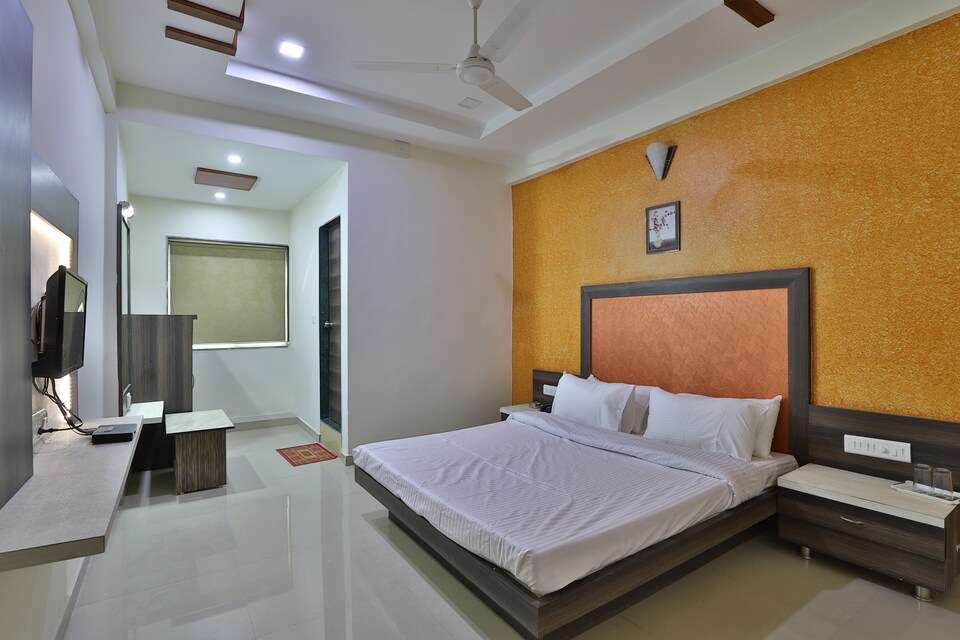 SPOT ON 41363 Hotel Rishabh Palace, Himmatnagar, Himmatnagar