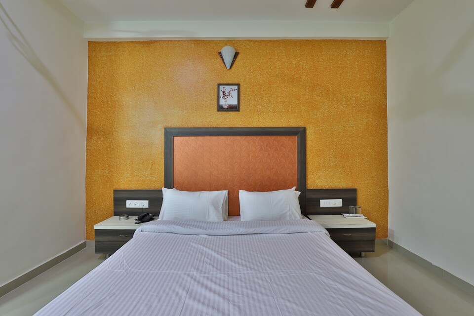 SPOT ON 41363 Hotel Rishabh Palace, Himmatnagar, Himmatnagar