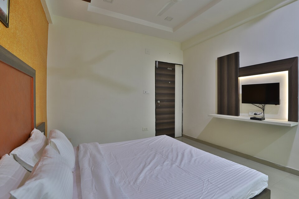 SPOT ON 41363 Hotel Rishabh Palace, Himmatnagar, Himmatnagar