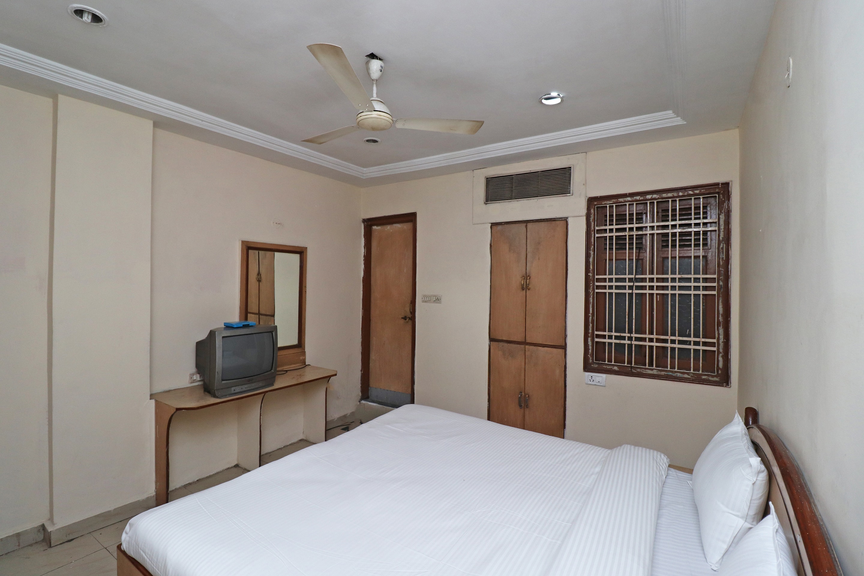 Spot On 41370 Hotel Capital,,3 star