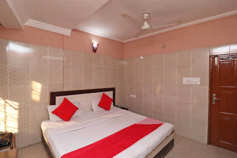 OYO 41391 Hotel Gulmour, Jammu, Jammu
