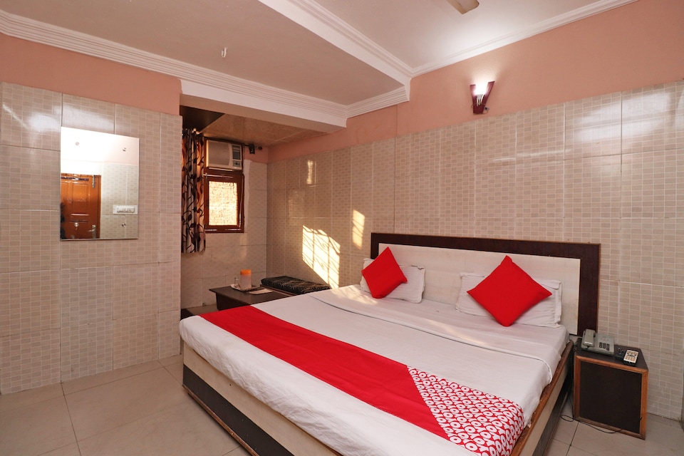 OYO 41391 Hotel Gulmour, Jammu, Jammu