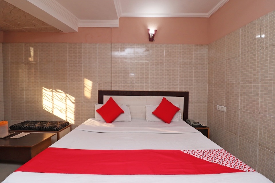 OYO 41391 Hotel Gulmour, Jammu, Jammu