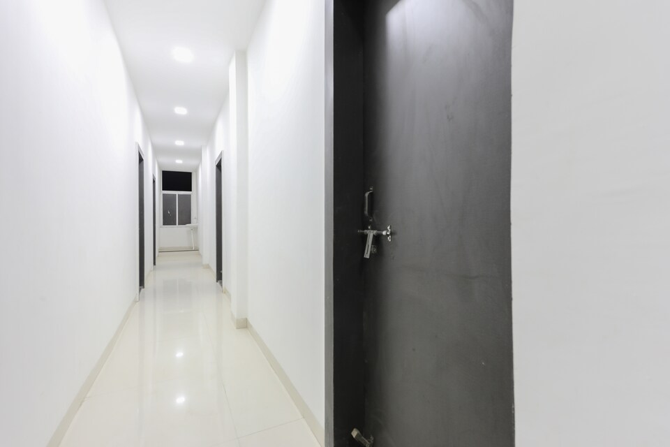 OYO 41398 Hotel Adinath, Bombay Hospital, Indore