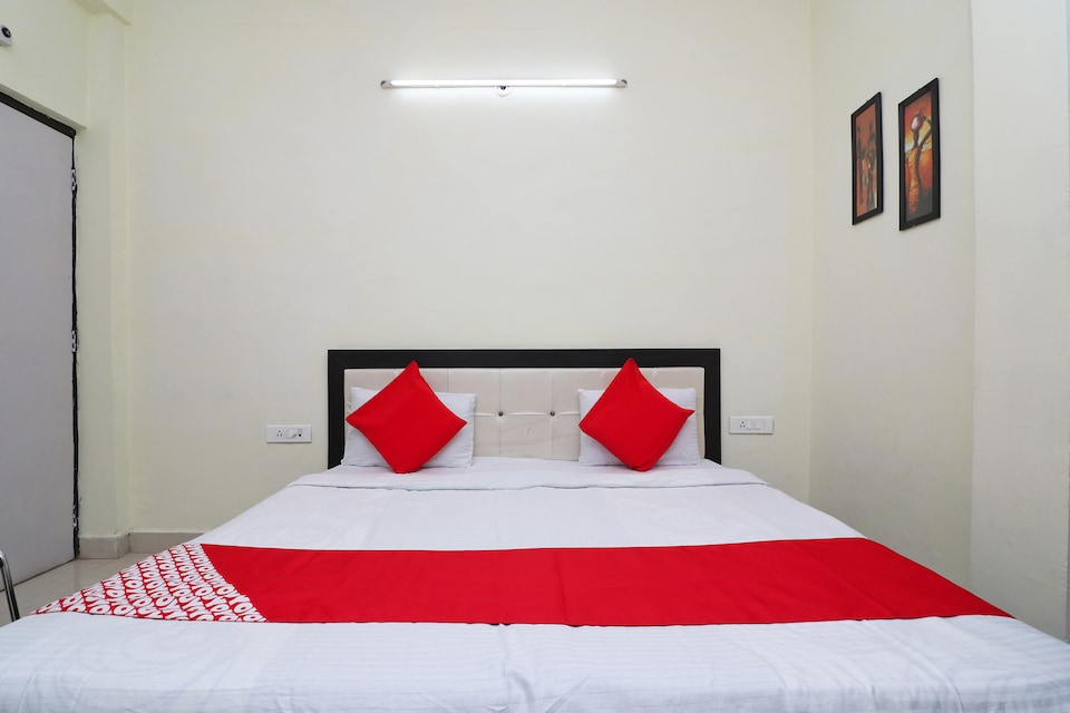 OYO 41425 Ratan Hira Resort, Corporate Complex, Agra