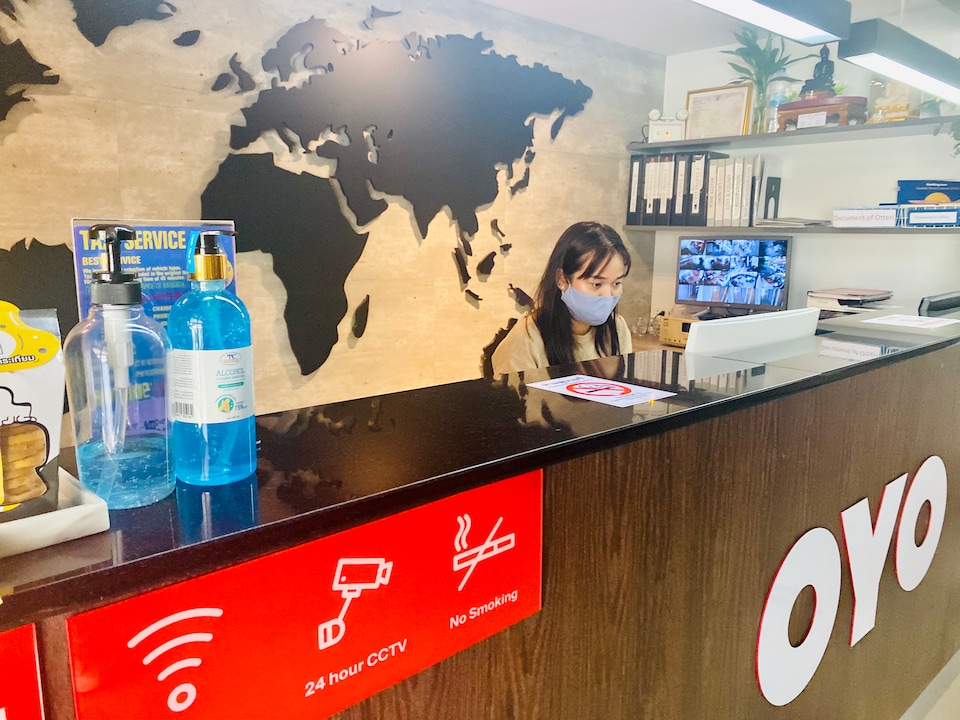 Vaccinated Staff - OYO 137 Kitzio House, BE_Huai Khwang P0, Bangkok