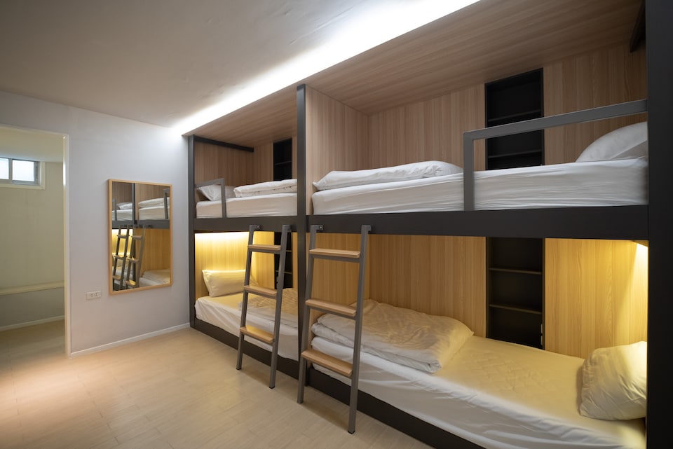 Vaccinated Staff - OYO 137 Kitzio House, BE_Huai Khwang P0, Bangkok