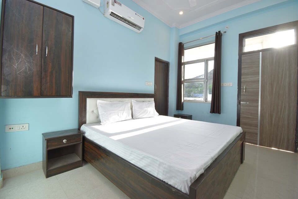 SPOT ON 41468 Krishna Resort, Hawa Mahal, Jaipur