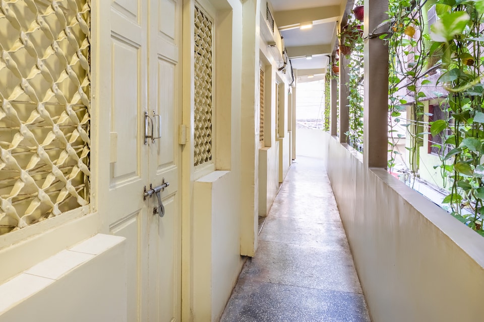 SPOT ON 41475 Hotel Neelkamal, MG Road Indore, Indore