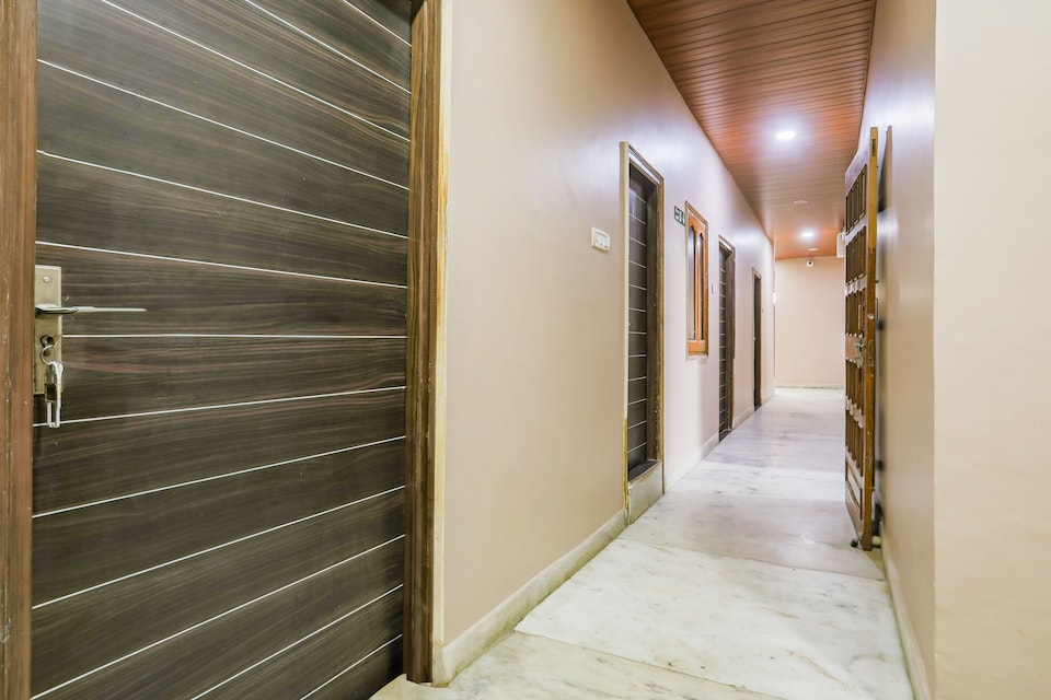 OYO Collection O Jagannath Mandir Road Formerly Paradise Residency, Lanka, Varanasi