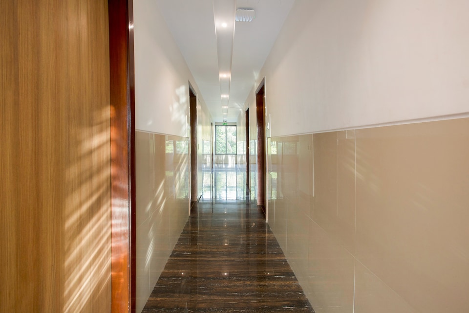 Collection O Hotel Royal Oak, Mumbai-Vashi-Turbhe-Sanpada, Mumbai
