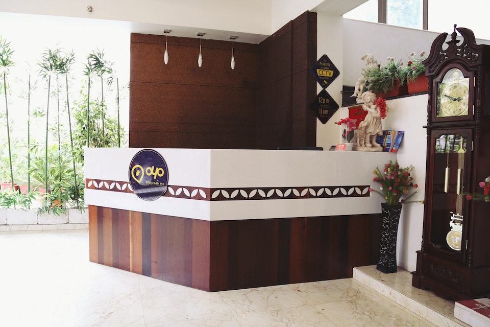 OYO 659 Hotel Grand Tulip, Swargate Pune, Pune