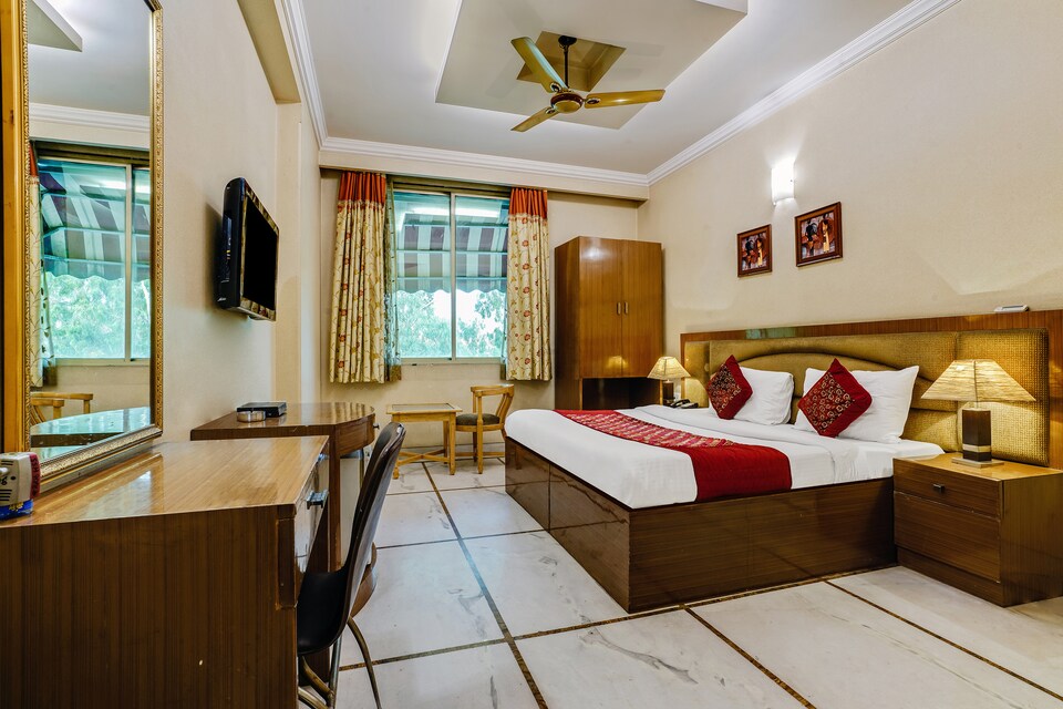 Capital O 41598 Hotel Singh Sahib, Karol Bagh Delhi, Delhi