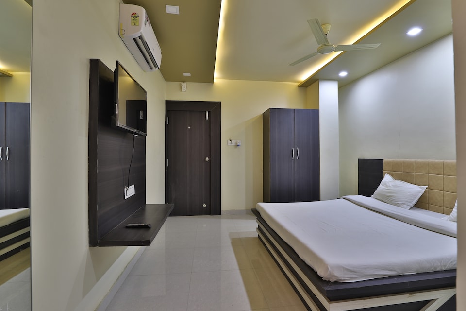 SPOT ON 41631 Hotel Sahyog, Rajula, Amreli