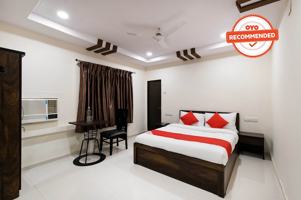 OYO Flagship 41641 Poonam Palace, Ashram Road Ahmedabad, Ahmedabad