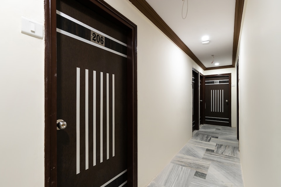 Hotel O Poonam Palace, Ashram Road Ahmedabad, Ahmedabad