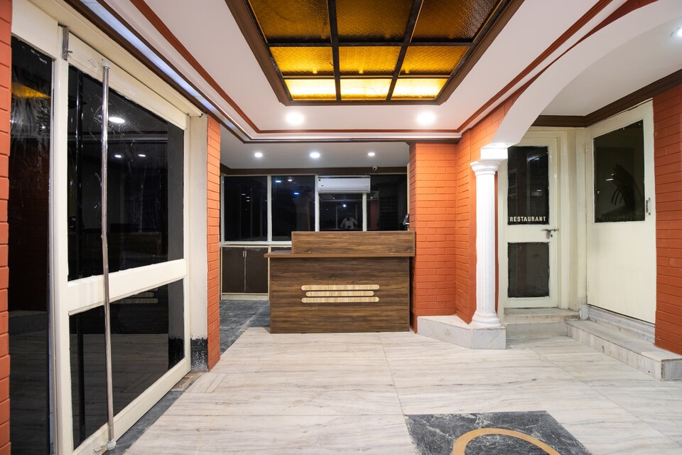 OYO Flagship 41641 Poonam Palace, Ashram Road Ahmedabad, Ahmedabad