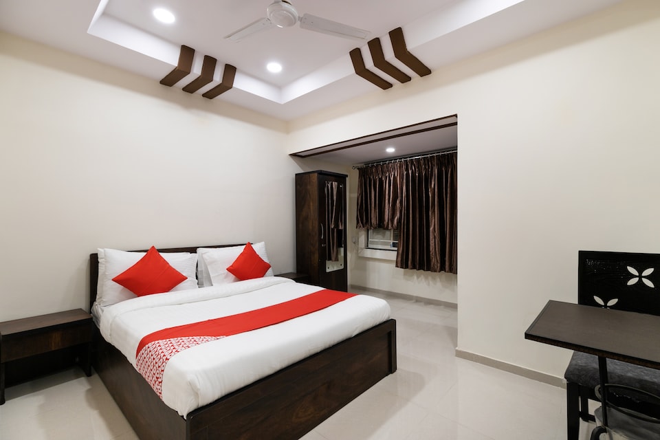 Hotel O Poonam Palace, Ashram Road Ahmedabad, Ahmedabad