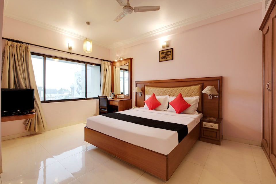 Capital O 41646 Hotel Devi Towers, Reddipatti Salem-II, Salem