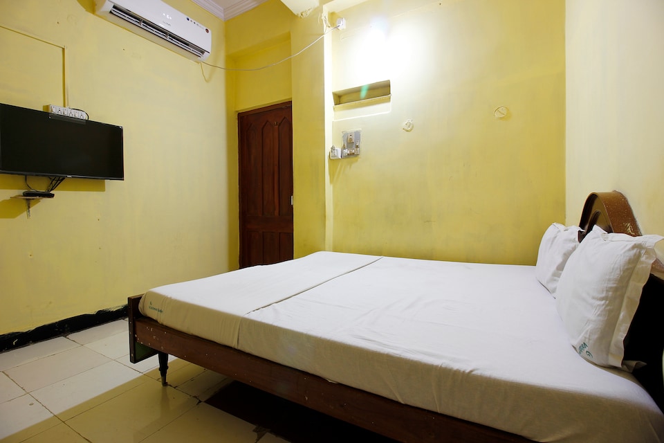 SPOT ON 41664 Vyshnavi Lodge, Nakkalagutta Hanamkonda Warangal, Warangal