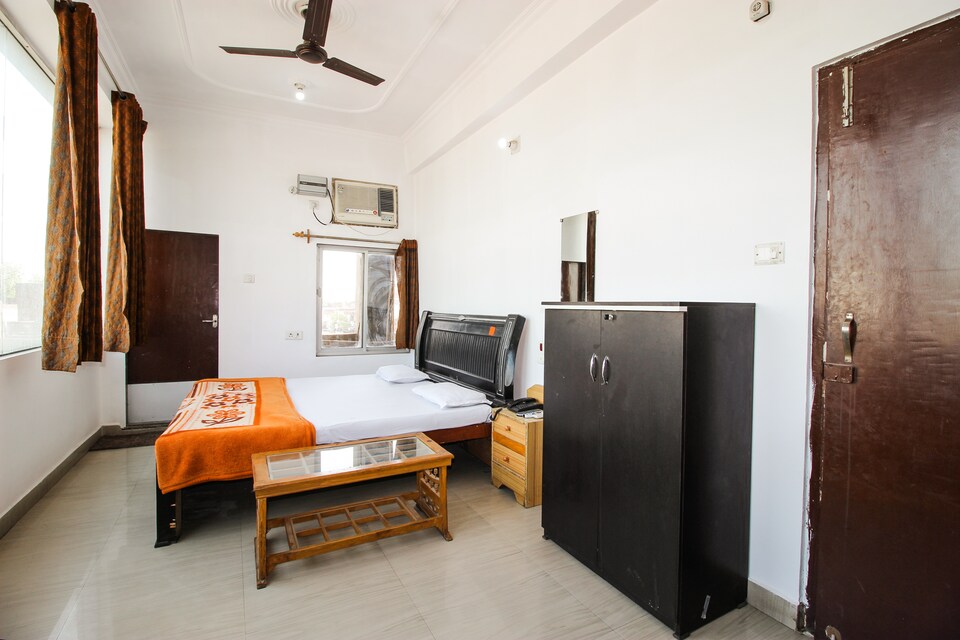 SPOT ON 41678 Hotel Tara Inn, Jaunpur, Jaunpur