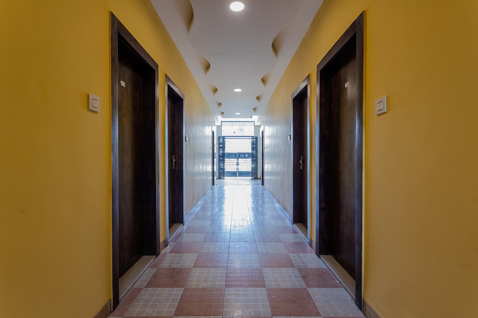 OYO 41681 Hotel Dwarkamai, Rau, Indore