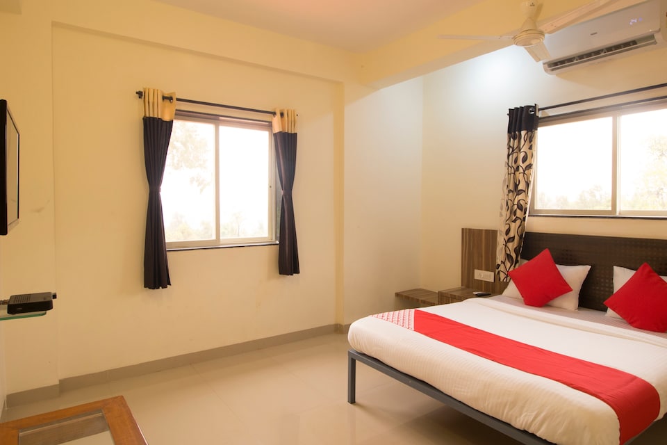 OYO 41715 Hotel Vakratunda, Main Market Mahabaleshwar, Mahabaleshwar