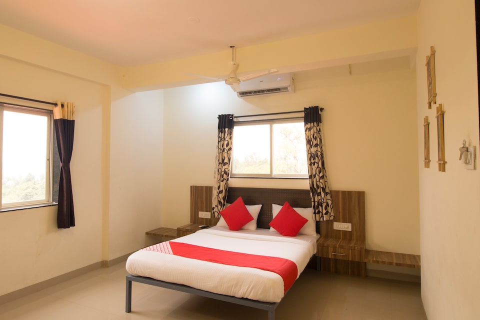OYO 41715 Hotel Vakratunda, Main Market Mahabaleshwar, Mahabaleshwar