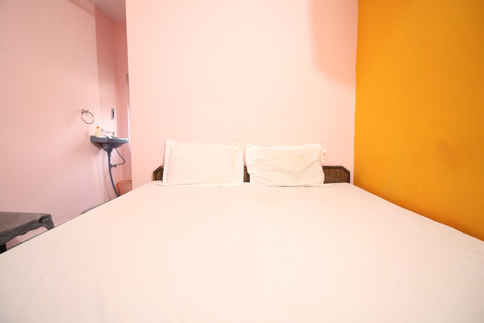 SPOT ON 41735 Royal Guest House, Bhiwadi, Bhiwadi