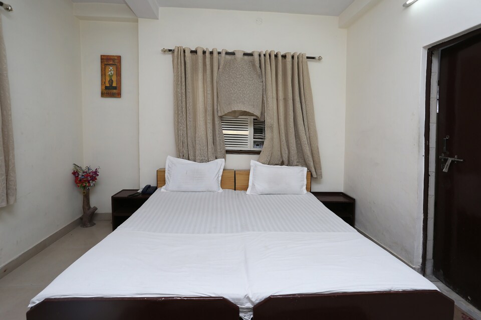 SPOT ON 41746 Hotel Grace, Fatehabad Road, Agra