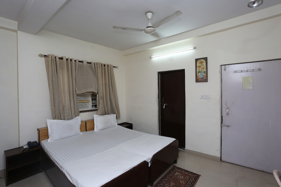 SPOT ON 41746 Hotel Grace, Fatehabad Road, Agra