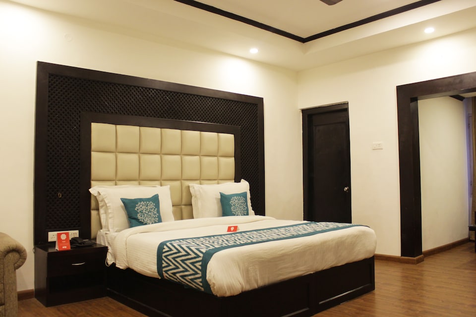 OYO Hotel Meridien, Rajbagh Srinagar, श्रीनगर