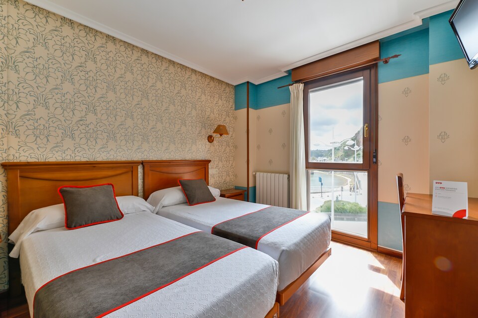 OYO Puerto De Candás  , Candas, Candas