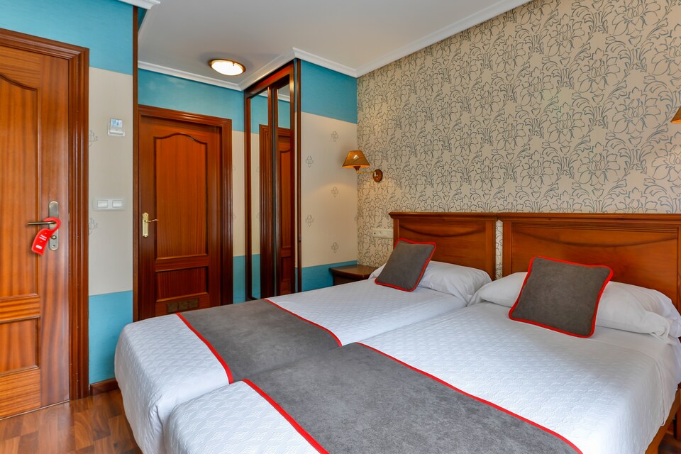 OYO Puerto De Candás  , Candas, Candas