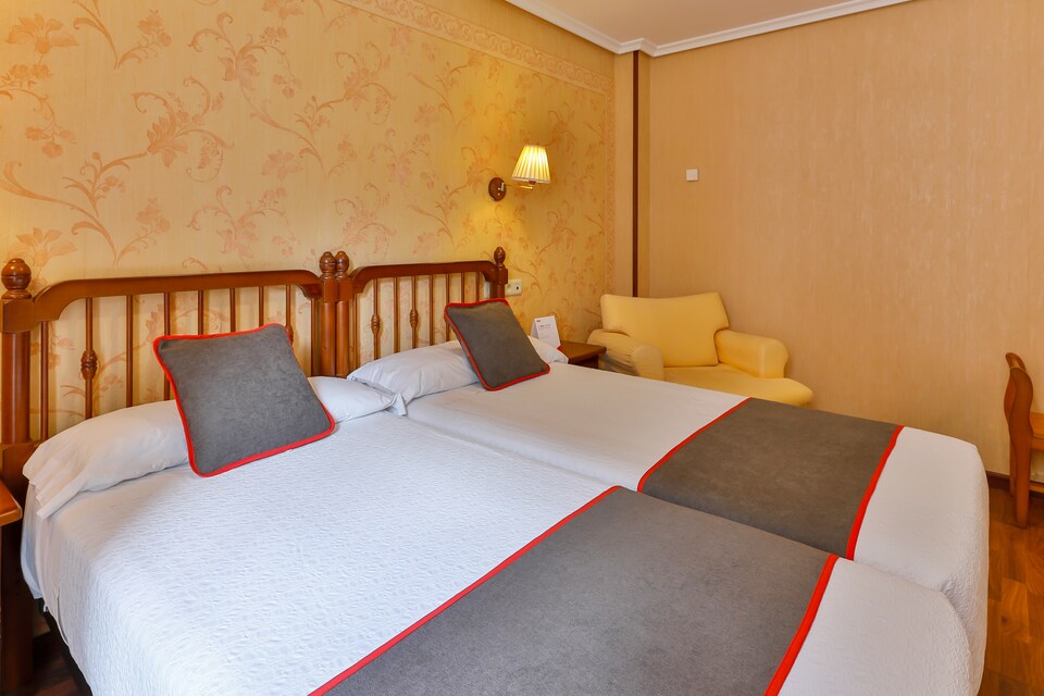 OYO Puerto De Candás  , Candas, Candas