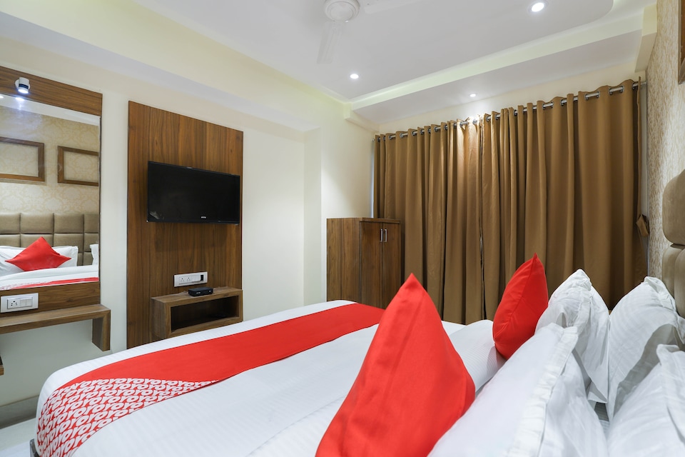 OYO 41858 Hotel Rose Gold , Sama Vadodara, Vadodara