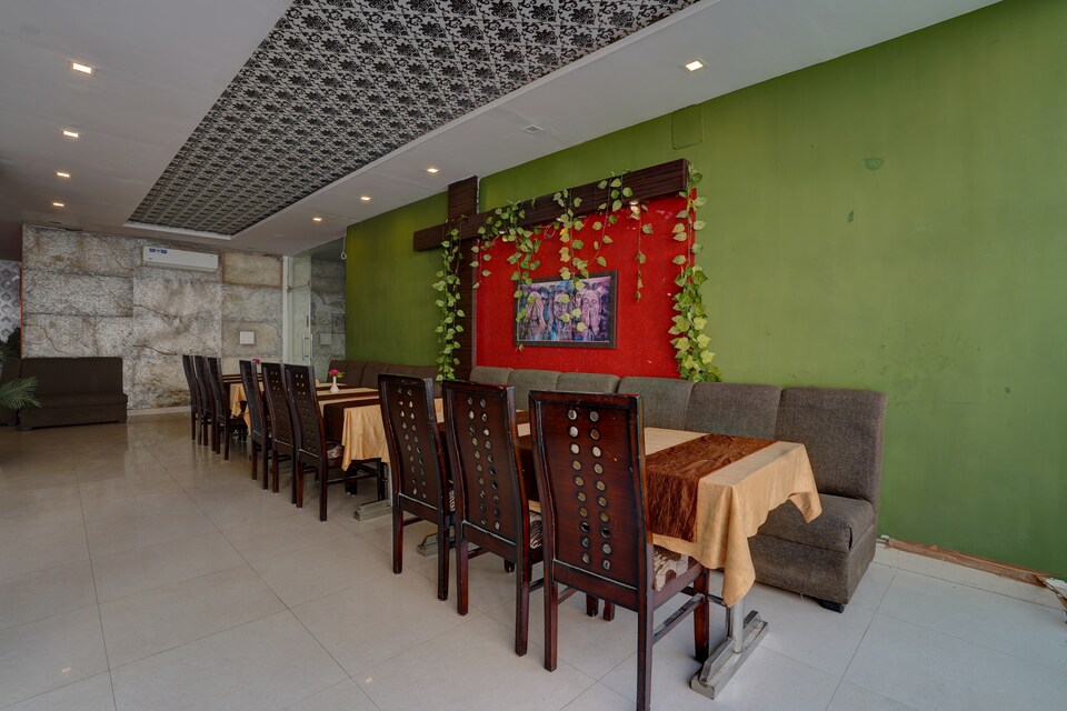 Capital O 41861 Hotel Aries, Cantonment, Varanasi