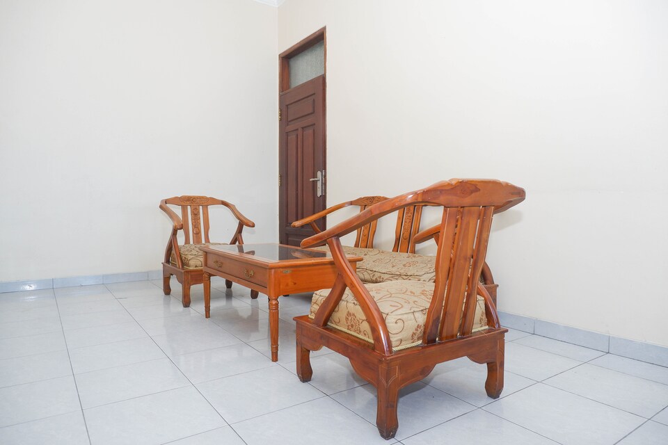 OYO 1008 Setiabudi D'famili, Semarang Selatan, Semarang