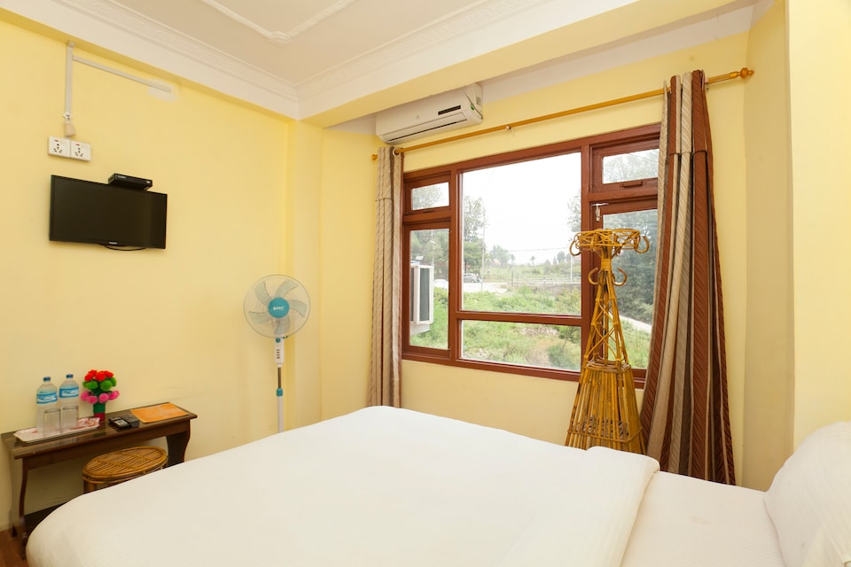 SPOT ON 443 Mountain Wall Hotel, Sinamangal Kathmandu, Kathmandu