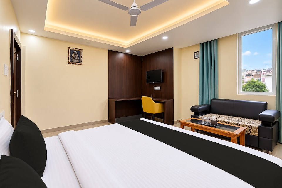 Super Townhouse Hatia Railway Station Formerly Laxmi Guest House, Ranchi Airport, Ranchi