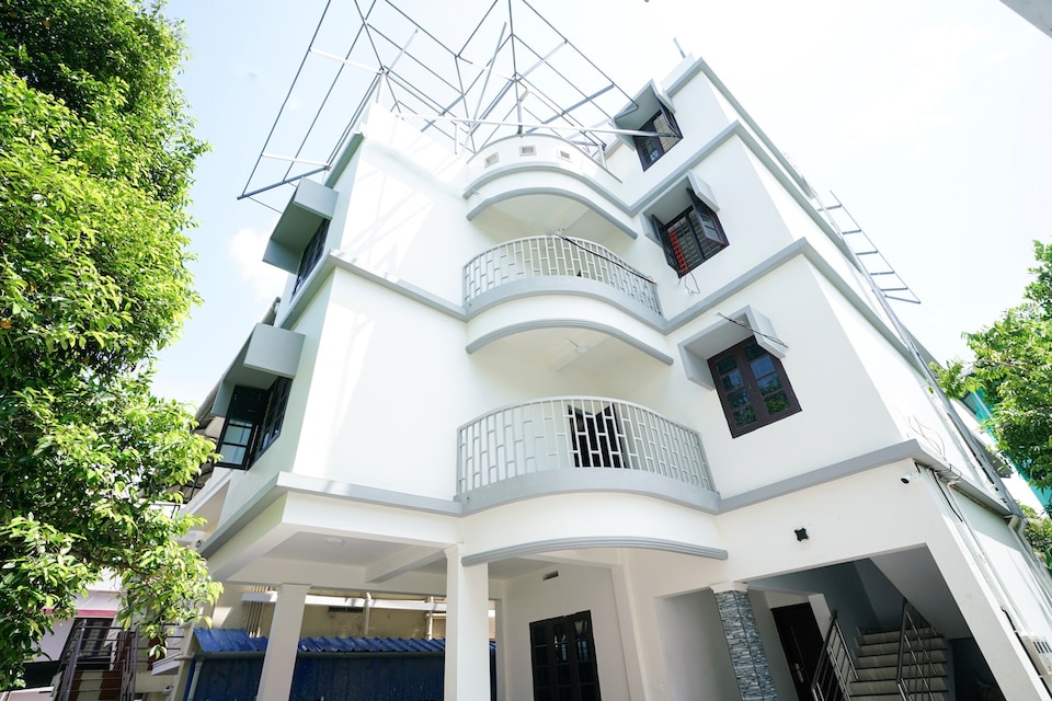 OYO 41881 Colorful Azad Apartments 2bk, Edapally Kochi, Kochi