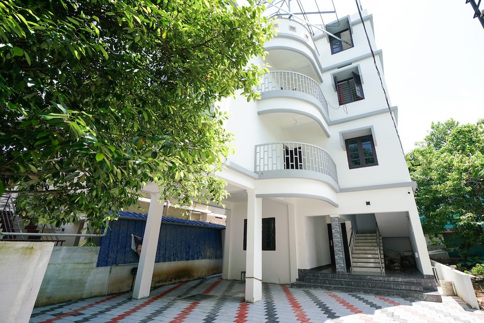 OYO 41881 Colorful Azad Apartments 2bk, Edapally Kochi, Kochi